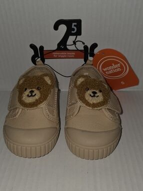 NWT Wonder Nation Beige/Tan Kids Sneakers with Teddy Face Patch Size: 5